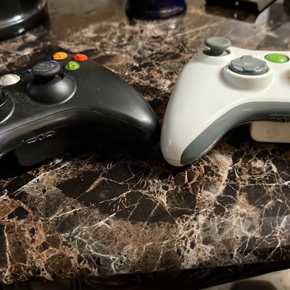 2 old Xbox 360 controllers! Still work - Picture 2 of 3